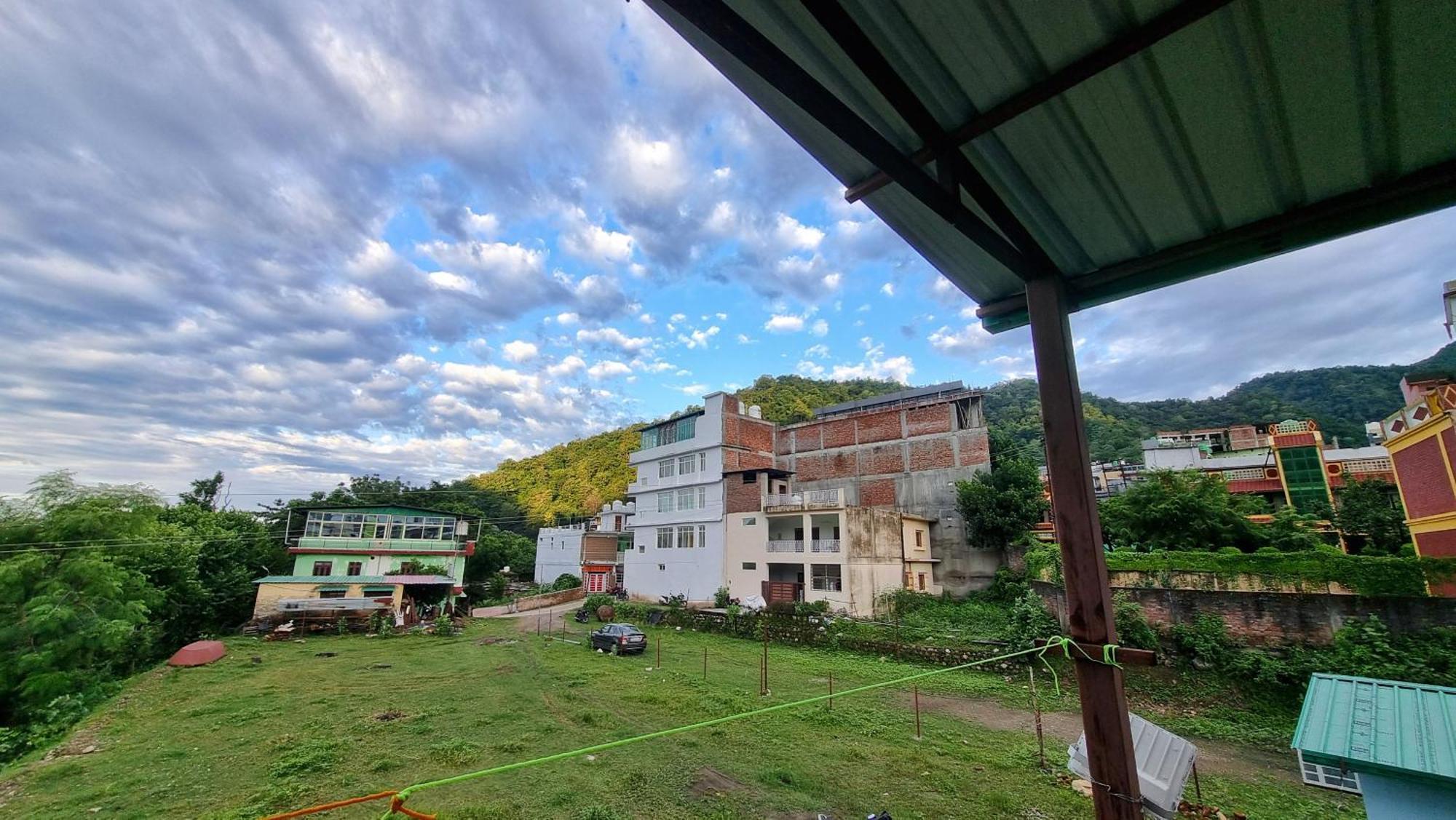 Landlopers Hostel Rishīkesh Exterior foto