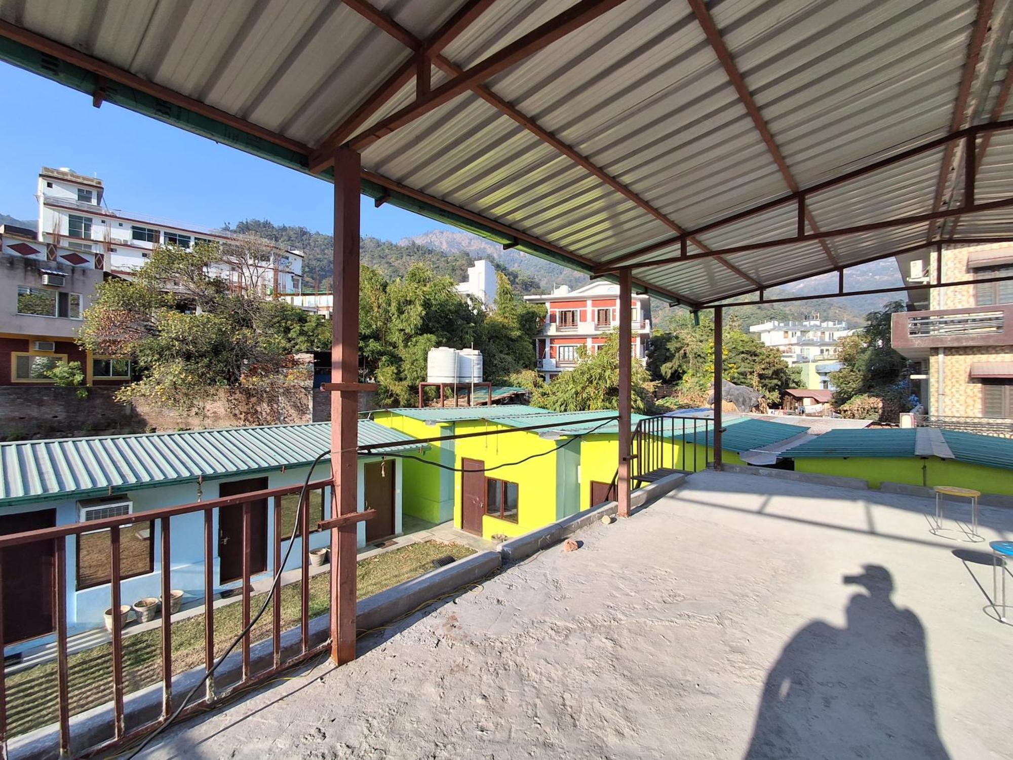 Landlopers Hostel Rishīkesh Exterior foto